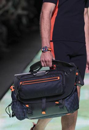 Louis Vuitton تكشف عن مجموعة ربيع صيف 2013 في دبي